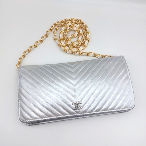 CHANEL Handbags - 🌸CHANEL V Stiching Authentic Clutch/Wallet On Chain🌸